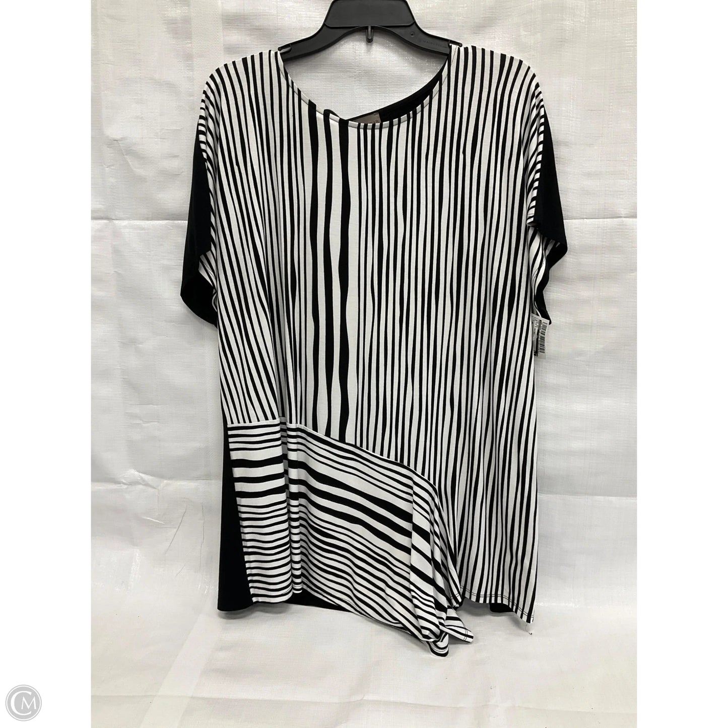 Top Short Sleeve By Chicos In Black & White, Size: Xl