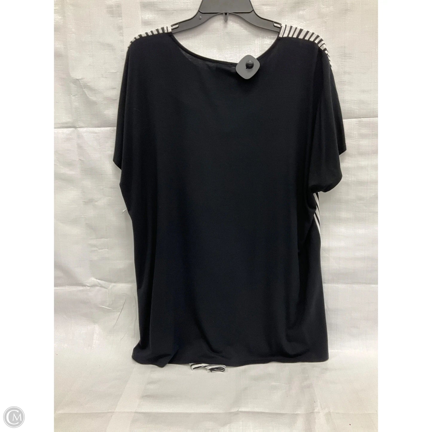 Top Short Sleeve By Chicos In Black & White, Size: Xl