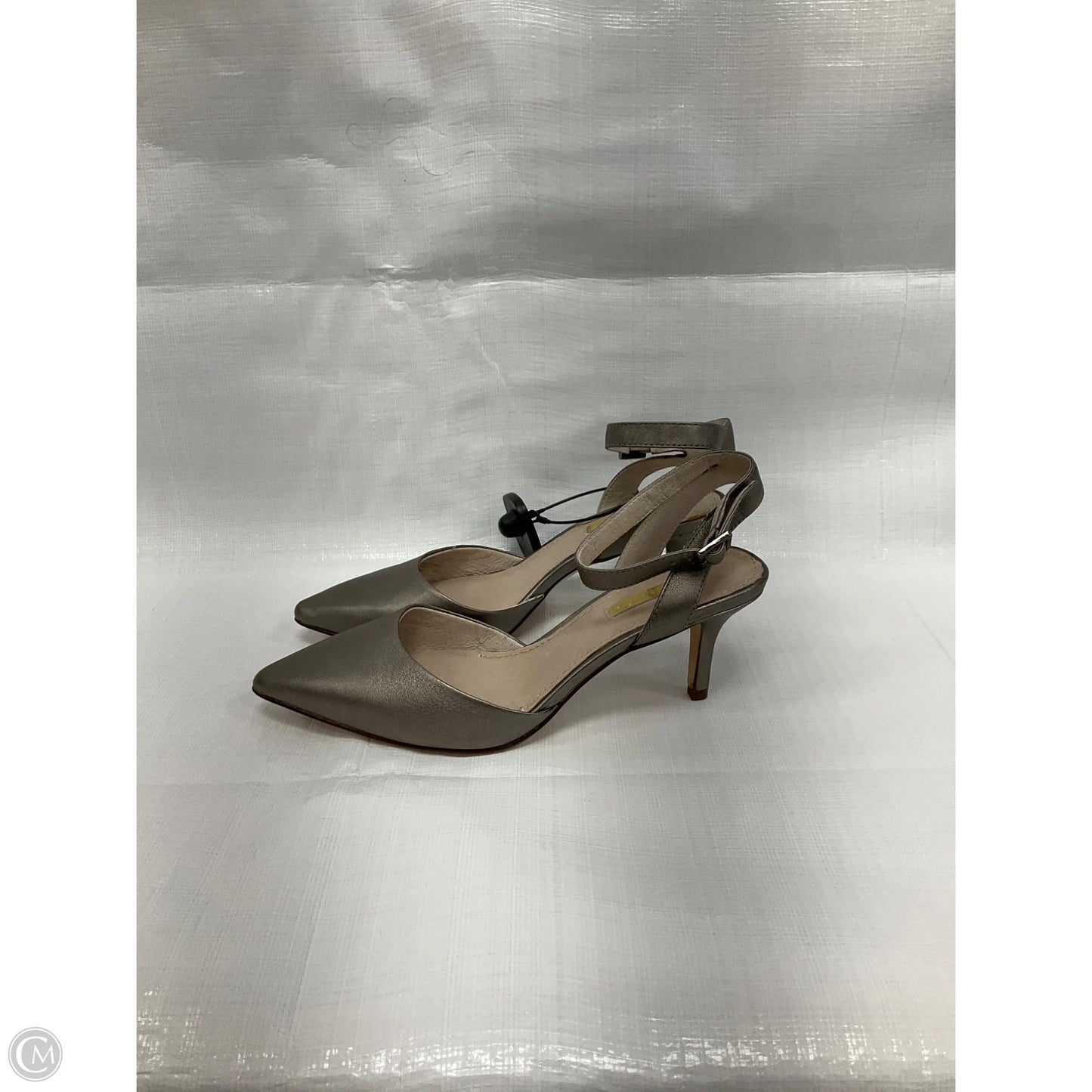 Shoes Heels Kitten By Louise Et Cie In Gold, Size: 6