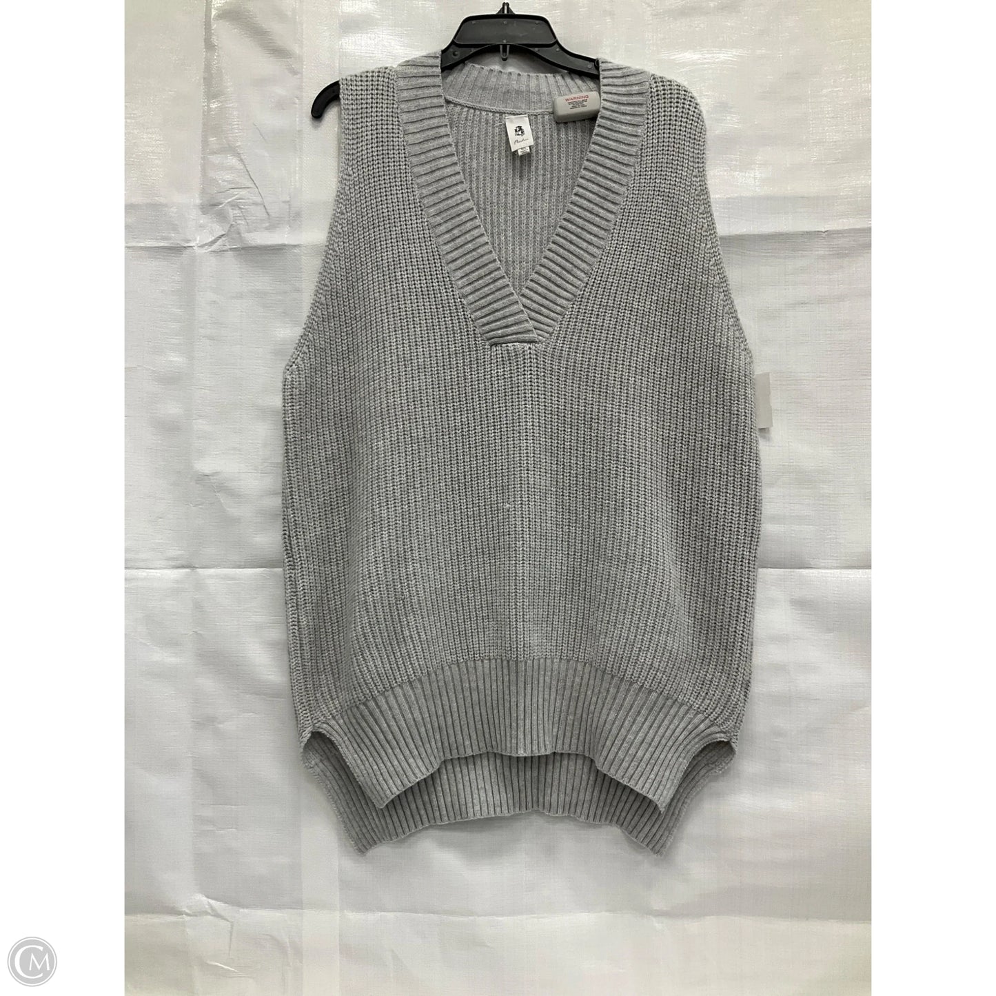 Top Sleeveless By Cmb In Grey, Size: M