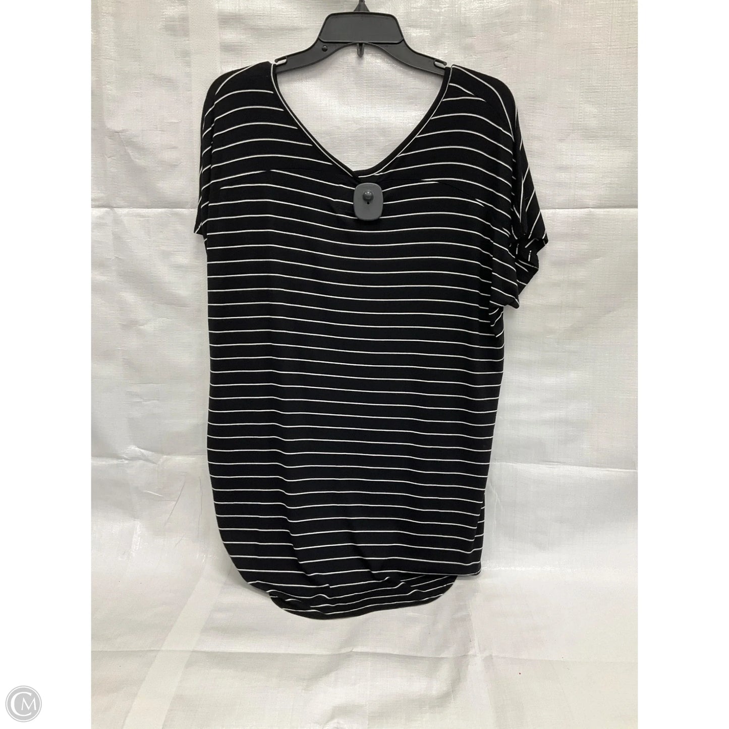 Top Short Sleeve By Clothes Mentor In Black, Size: S