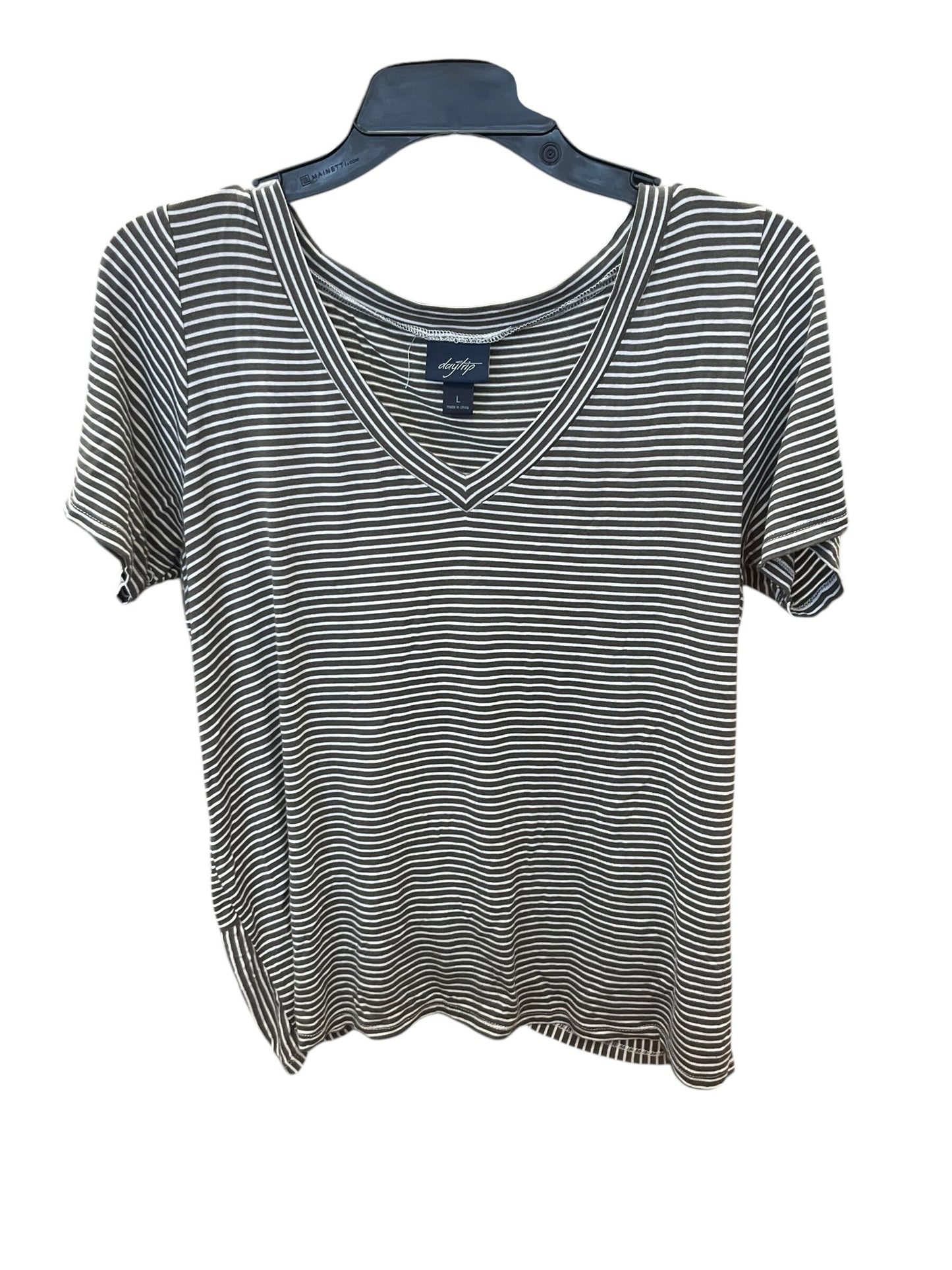 Top Short Sleeve By Daytrip Size: L