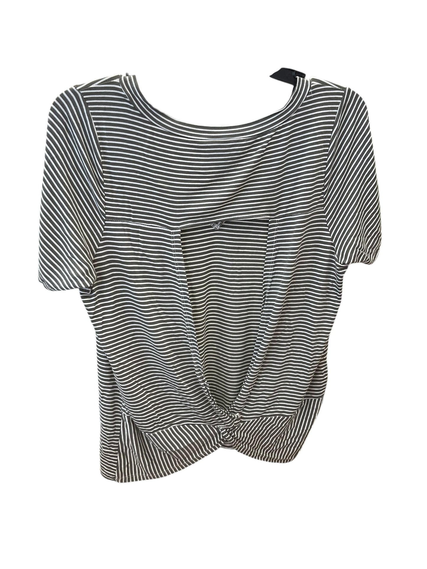 Top Short Sleeve By Daytrip Size: L