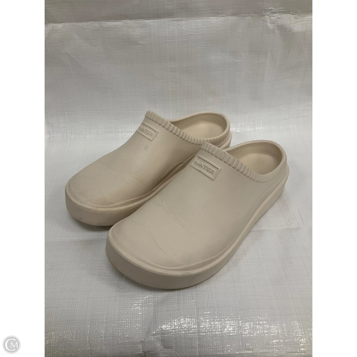 Shoes Flats By Hunter In White, Size: 6