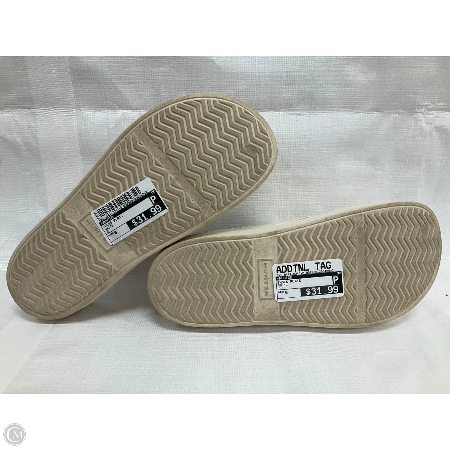Shoes Flats By Hunter In White, Size: 6