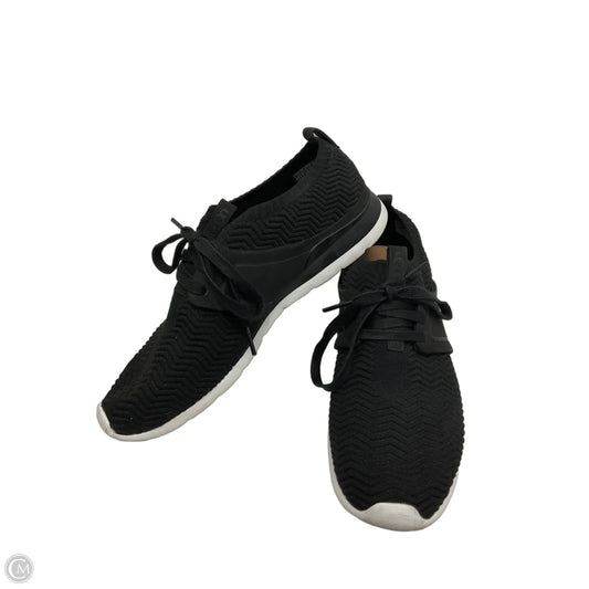Shoes Designer By Ugg In Black & White, Size: 9