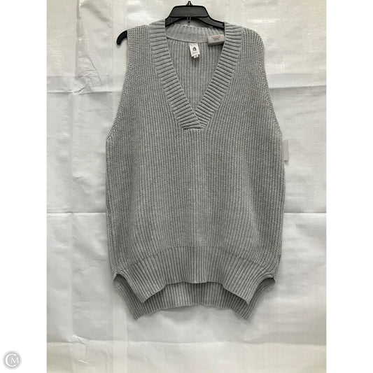 Top Sleeveless By Cmb In Grey, Size: M
