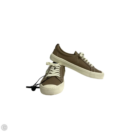 Shoes Sneakers By Cariuma In Tan, Size: 9.5