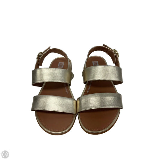 Sandals Flats By Fitflop In Gold, Size: 5