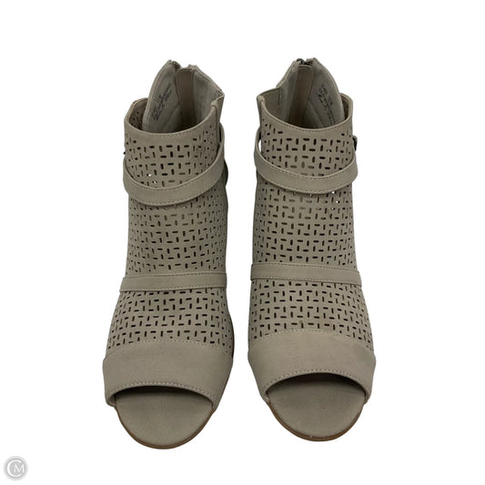 Shoes Heels Block By Easy Street In Beige, Size: 10