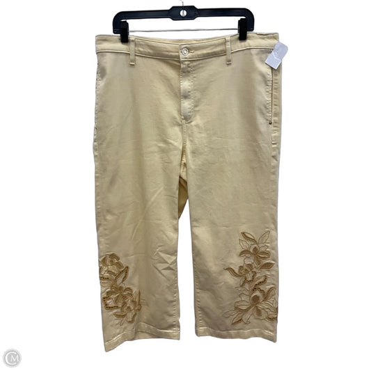 Pants Cropped By Chicos In Yellow, Size: 16