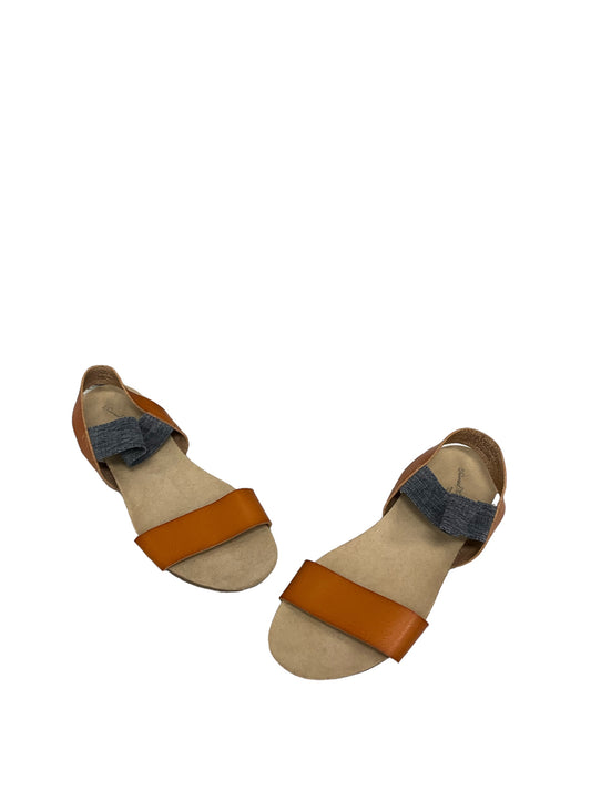 Sandals Flats By Universal Thread  Size: 8