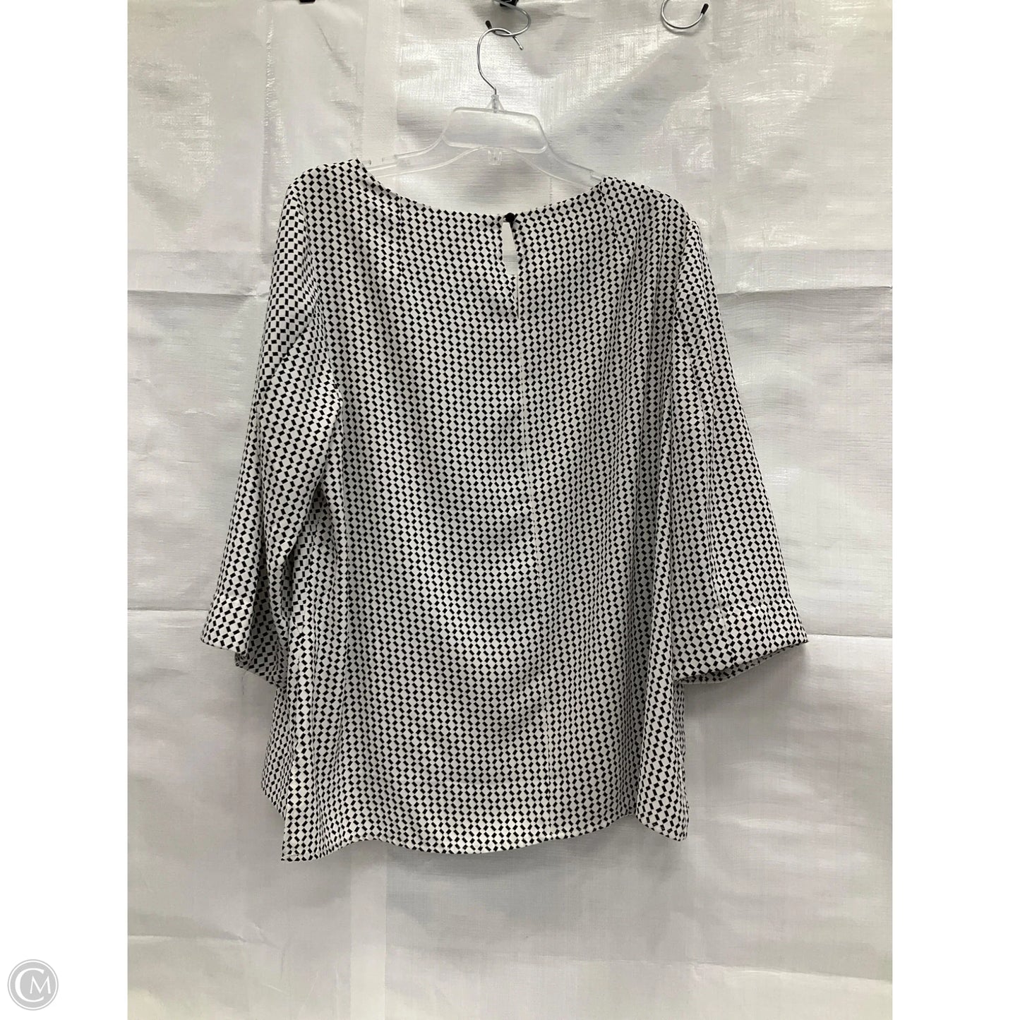 Top 3/4 Sleeve By Roz And Ali In White, Size: 1x