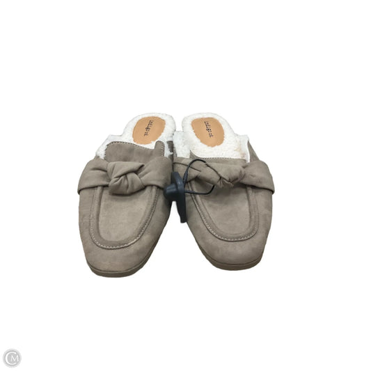 Shoes Flats By Indigo Rd In Taupe, Size: 9.5