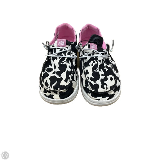 Shoes Flats By Hey Dude In Animal Print, Size: 8