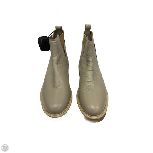 Boots Ankle Flats By Cme In Taupe, Size: 6.5