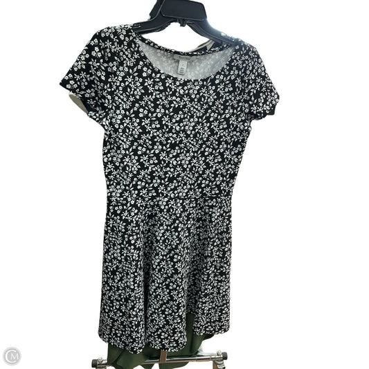 Dress Casual Short By White House Black Market In Black & White, Size: 6