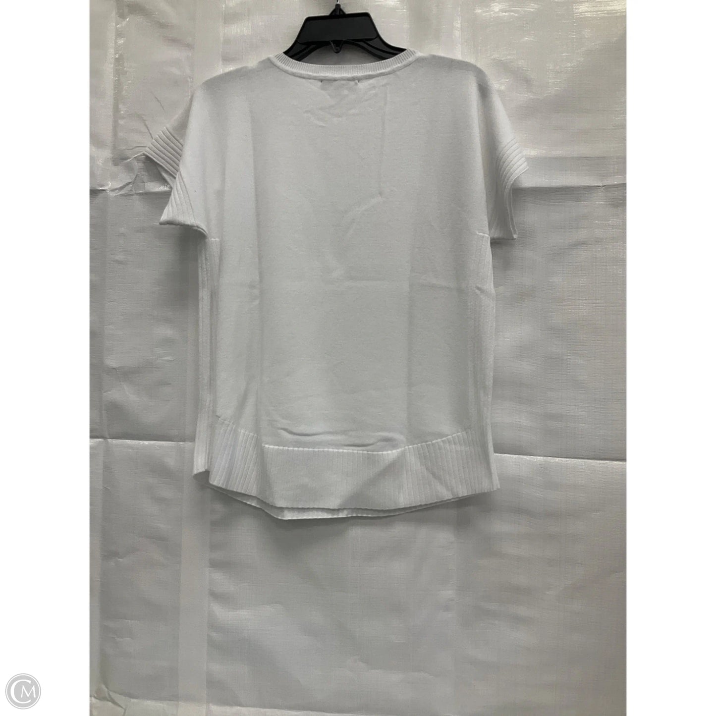 Top Short Sleeve By Cable And Gauge In White, Size: M