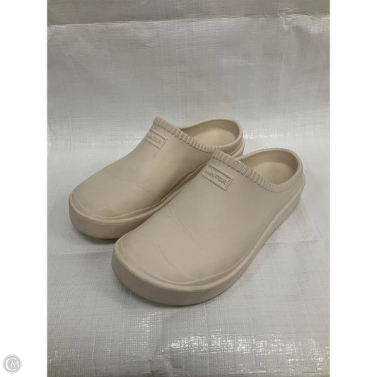 Shoes Flats By Hunter In White, Size: 6