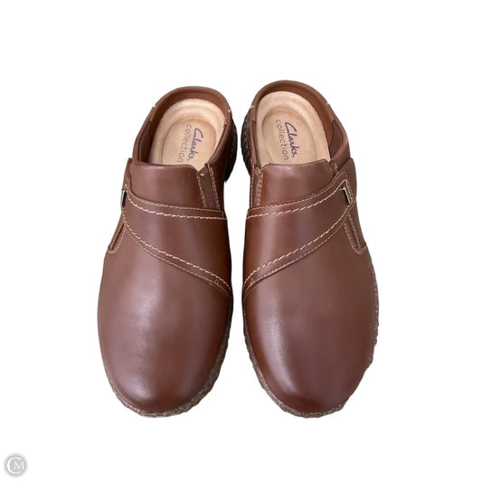Shoes Flats By Clarks In Brown, Size: 8