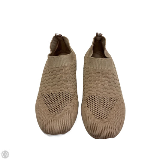 Shoes Sneakers By Clothes Mentor In Beige, Size: 7.5