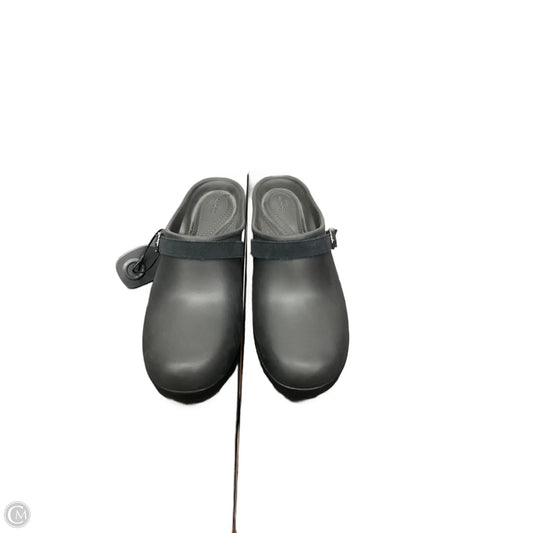 Shoes Heels Block By Crocs In Black, Size: 10