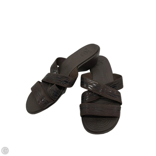 Shoes Flats By Crocs In Brown, Size: 7