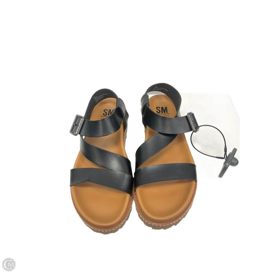 Sandals Flats By Cmf In Black, Size: 6