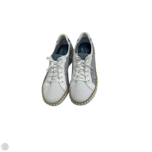 Shoes Sneakers By Skechers In Blue & White, Size: 8