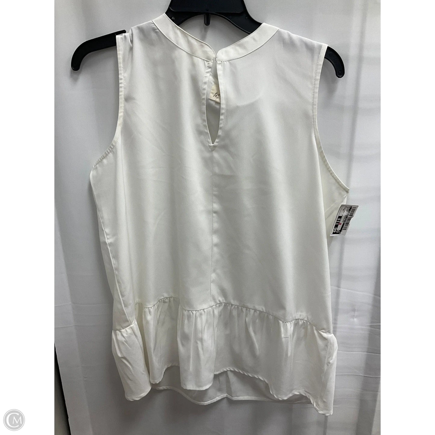 Blouse Sleeveless By Clothes Mentor In White, Size: M