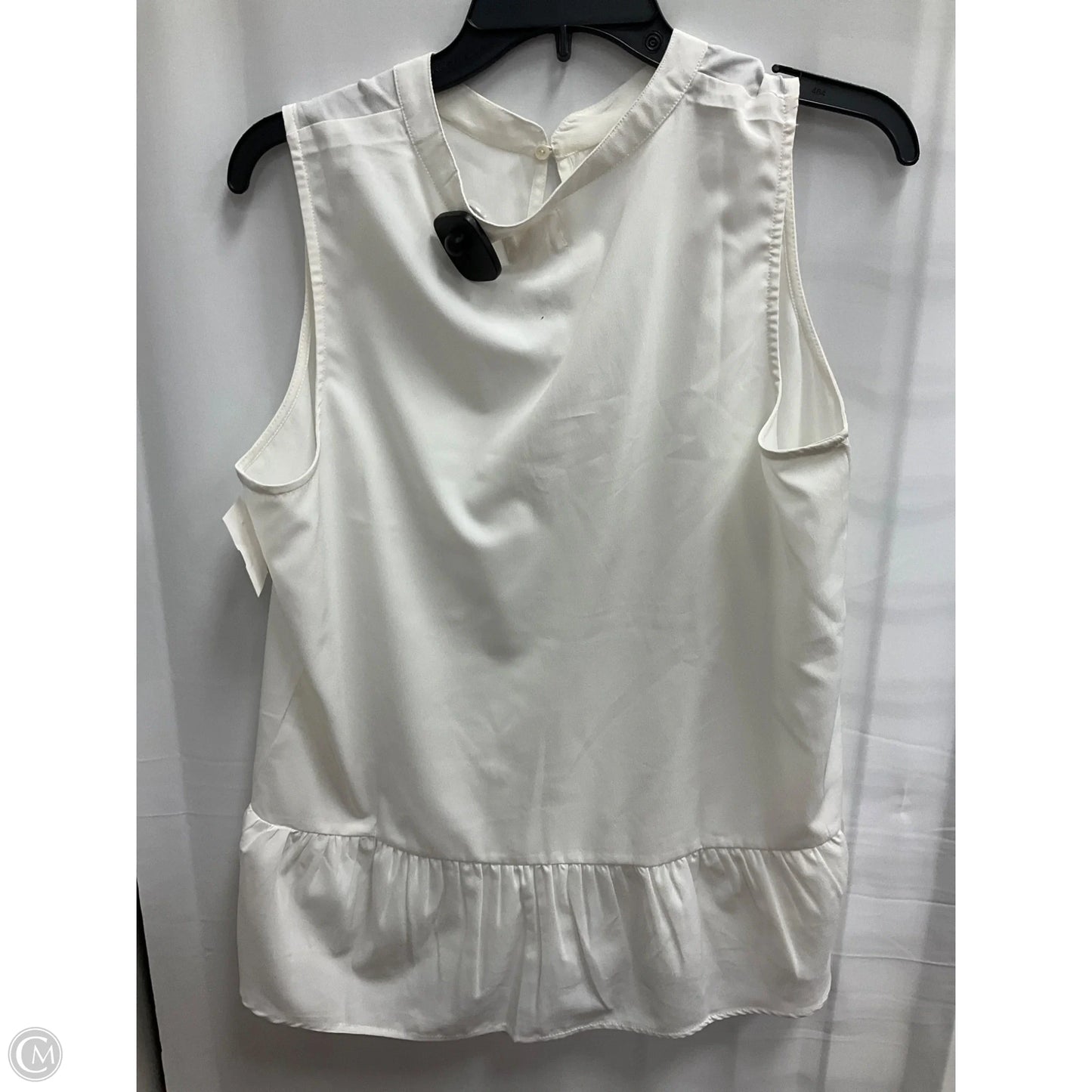 Blouse Sleeveless By Clothes Mentor In White, Size: M