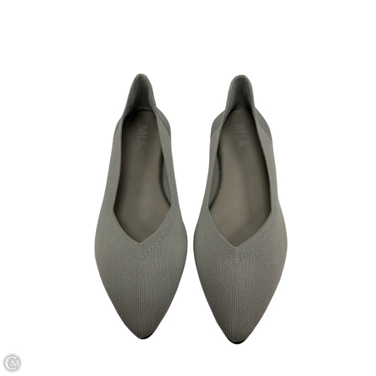 Shoes Flats By Mia In Grey, Size: 6